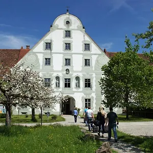 Zentrum Für Umwelt Und Kultur - Gästehaus Und Jugendbildungseinrichtung Im Maierhof Gasthof